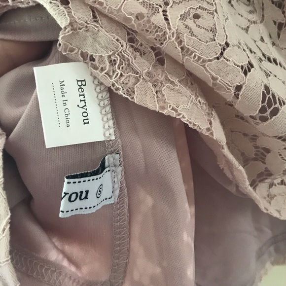 Berryou Sleeveless Lace Top Blush Size Small - Picture 5 of 5